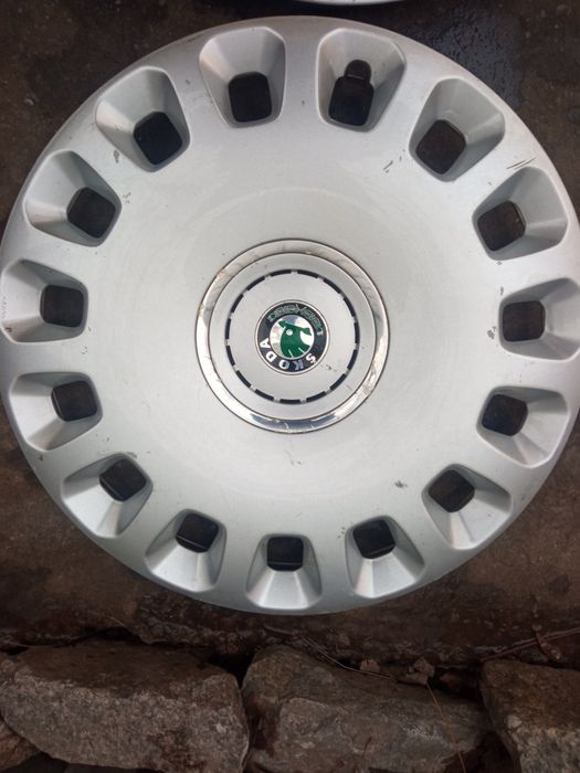 Capace originale pe 15 și 16, originale, la bucată