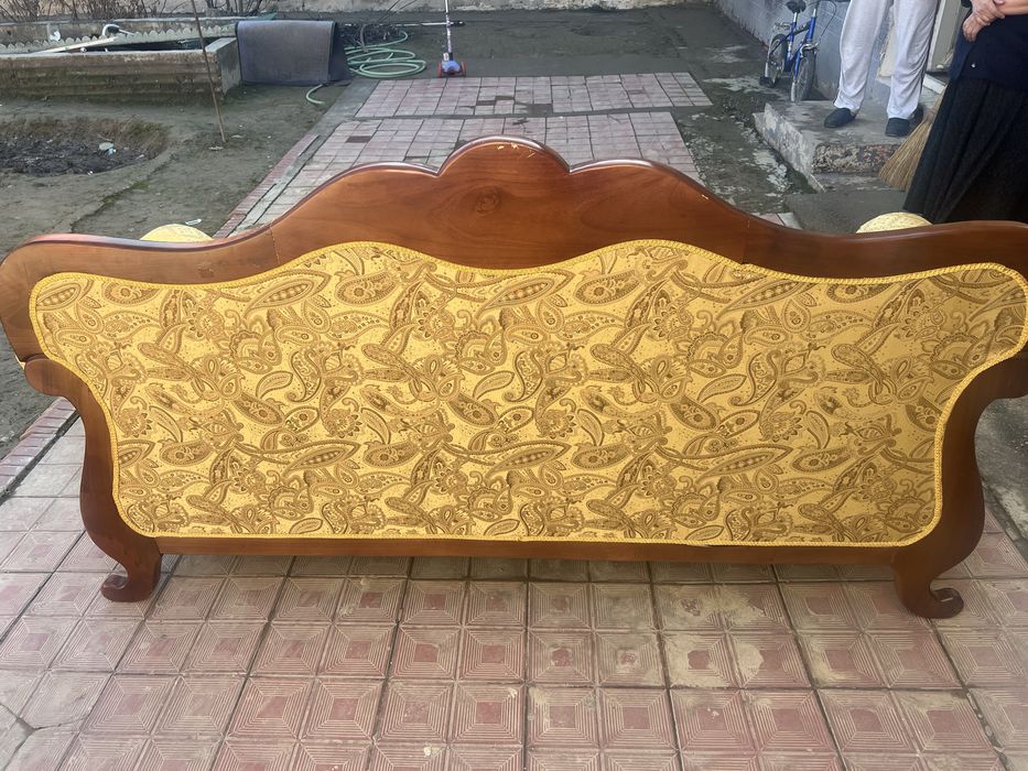 Продается диван для гостинной!