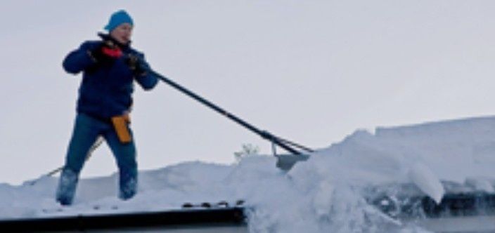 Уборка снега вручную