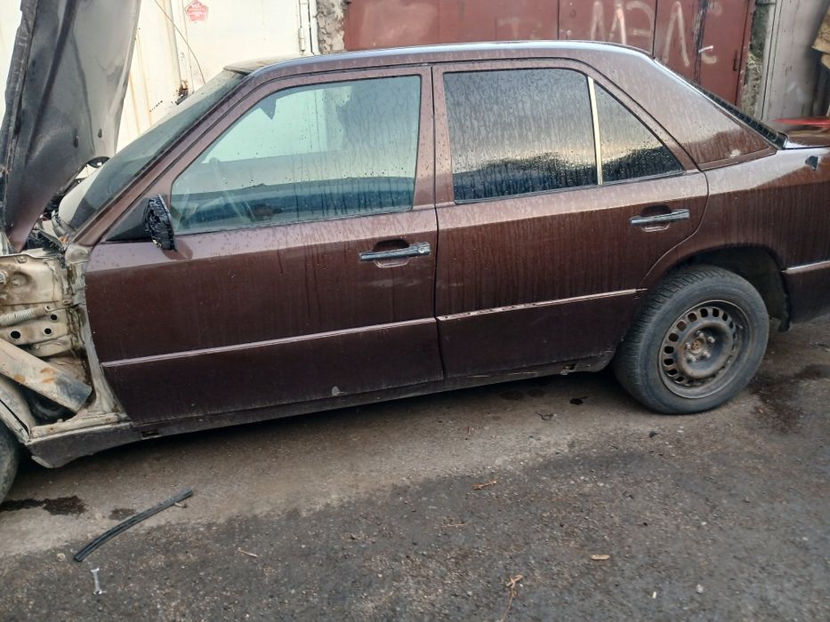 Запчасти на мерс мерседес, w124