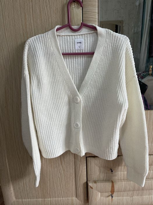 Киімдер сатылады