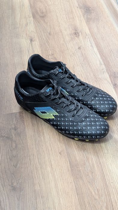 Футбольные бутсы Lotto