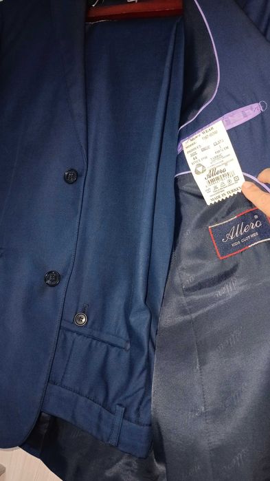 Продам школьный синий костюм