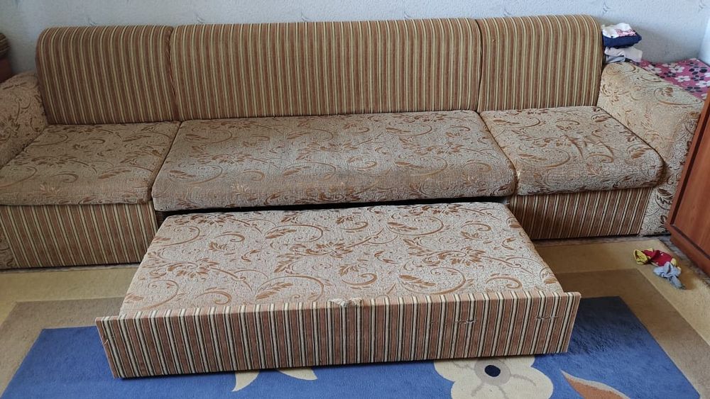 Мягкий диван для гостиной