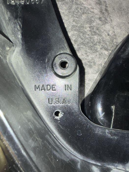 Продам брызговики на Cadillac Escalade