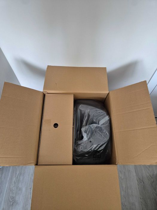 Ново детско столче Britax Römer Kidfix M i-Size BR (3.5 - 12год) с ISOFIX в сив цвят (Midnight Grey)