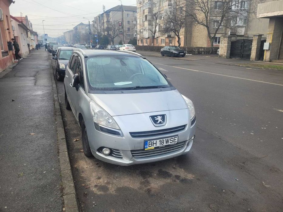 Peugeot 5008, 7 locuri, panoramic