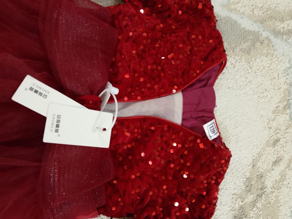 Детское красное платье