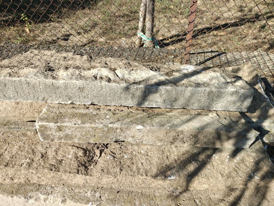 Бордюри от дялан камък