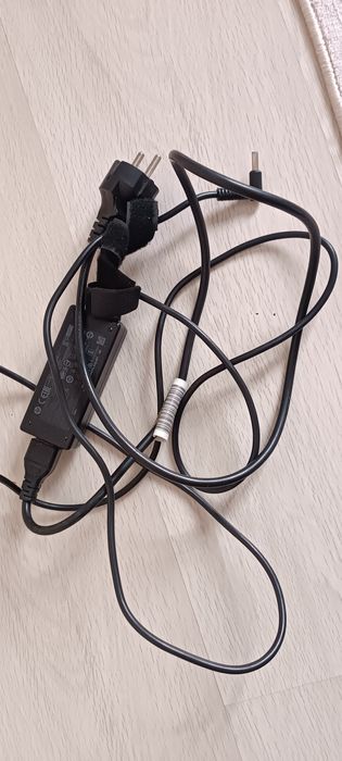 Ноутбук в не робочем состояни