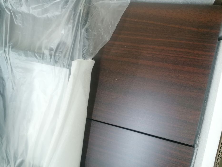 Бюро с 3 рафта за съхранение