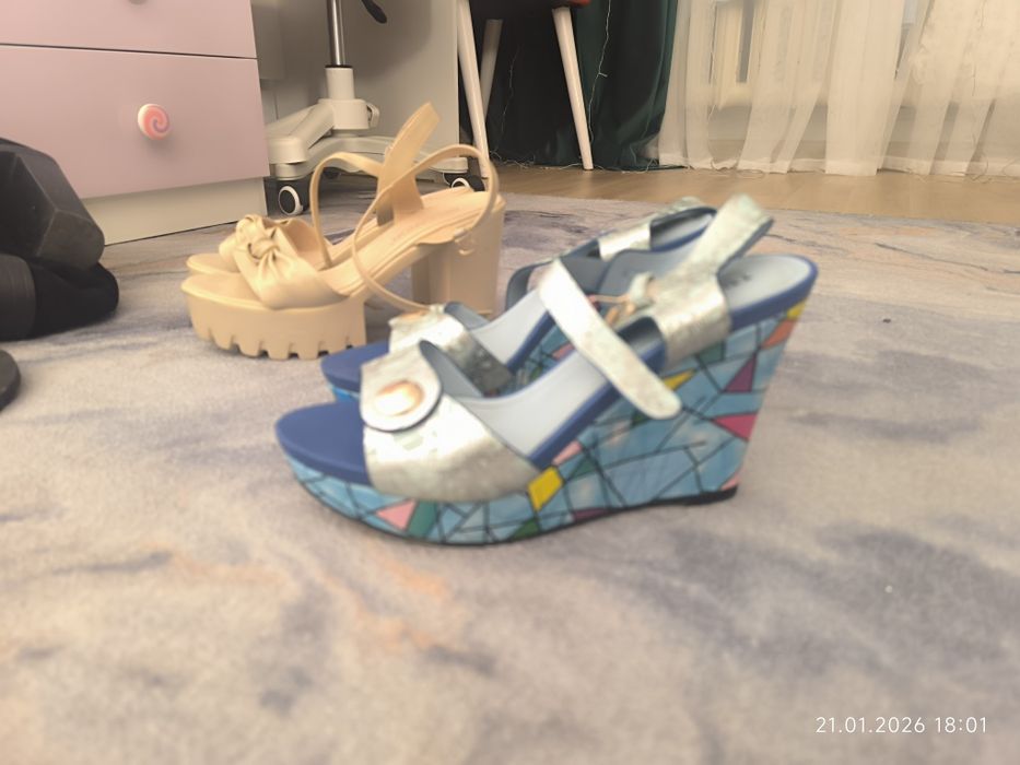 Продам босоножки, любые за 2000