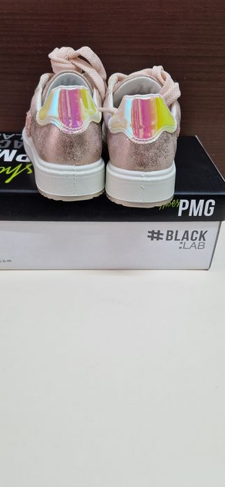 Adidasi noi Primiggi