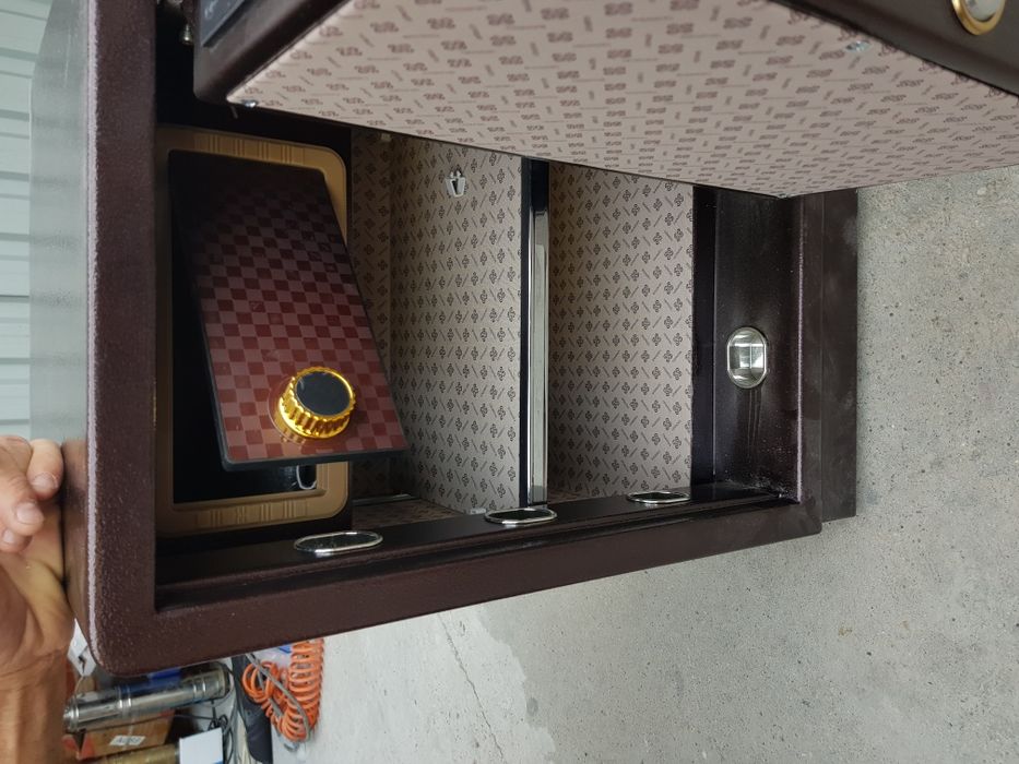 Seif metal cu LCD 60cm