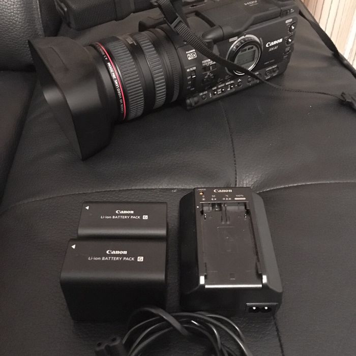 Професионална HD видеокамера Canon HX A1