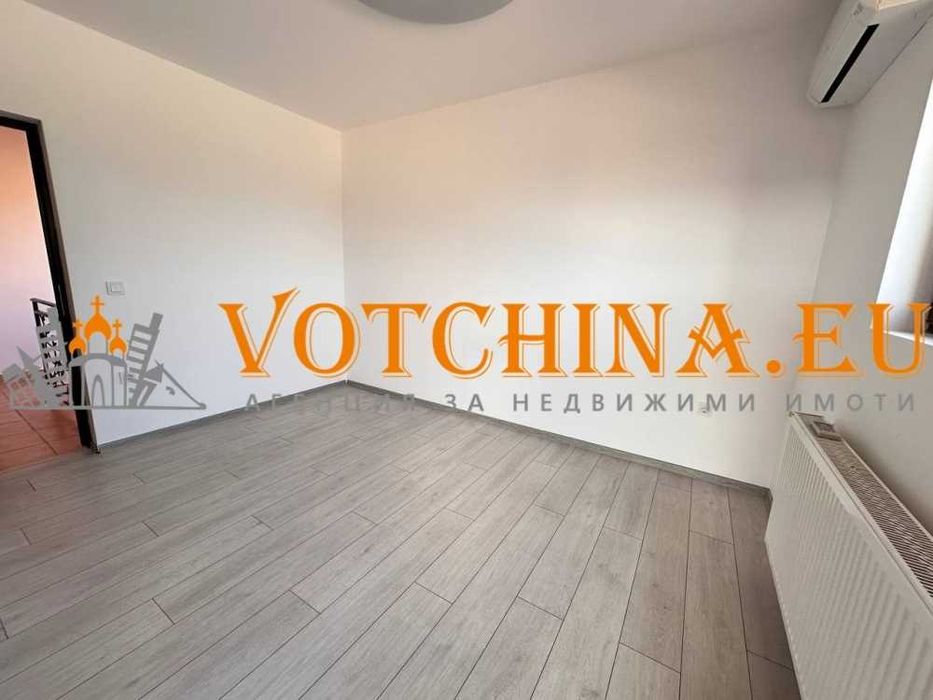 Двуетажна къща с просторен двор в село Соколово!