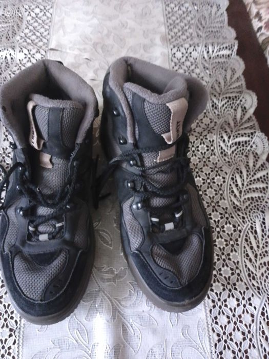 Продам мужские ботинки