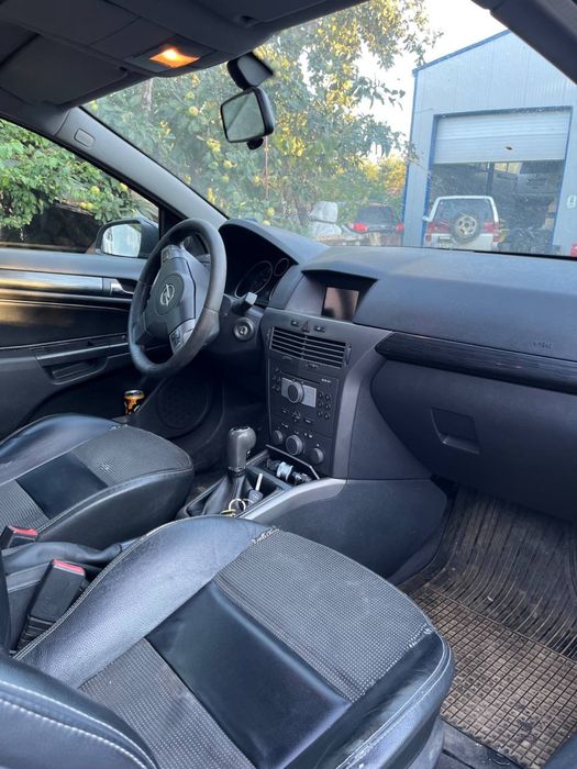 Opel Astra H  GTC 1.9 150