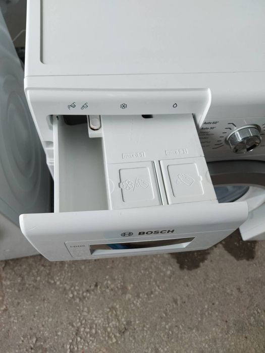 Пералня BOSCH 8 Serie I-DOS 9 кг
Цена:330 евро
Капацитет на пране 9 кг