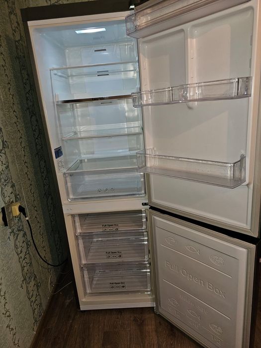 Холодильник Samsung