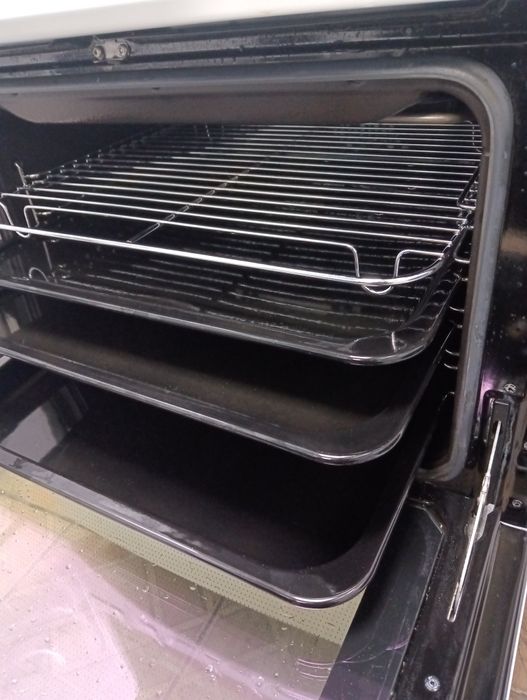 Свободно стояща печка с керамичен плот VOSS  2 години Гаранция!