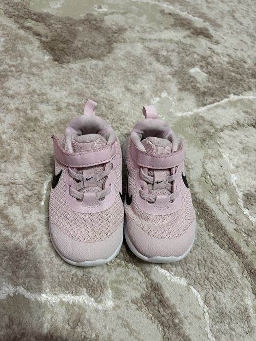 Adidasi Nike nr 23,5