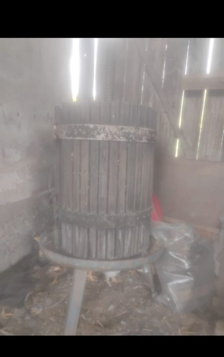 Vând zdrobitoare de strugurii+șaitău