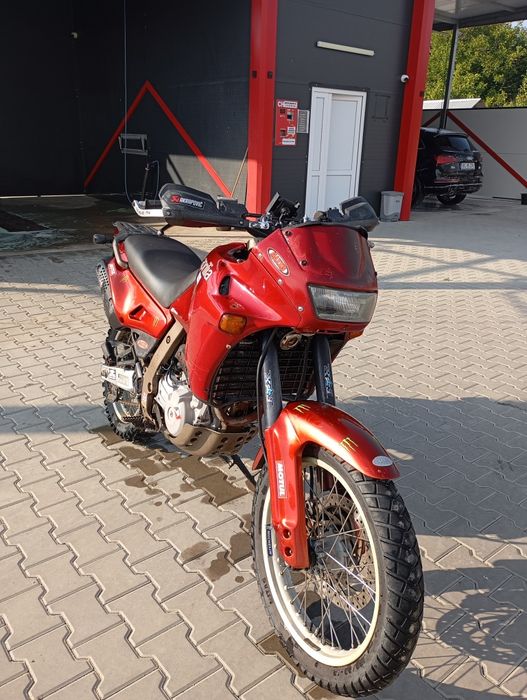 Vând Aprilia pegaso 650, motor rotax 650cmc  necesita umblat la carburatoare