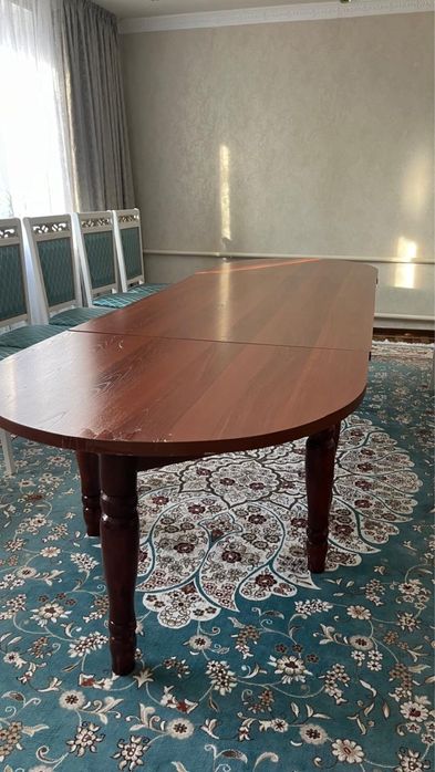 Стол сатылады, орындықтарымен