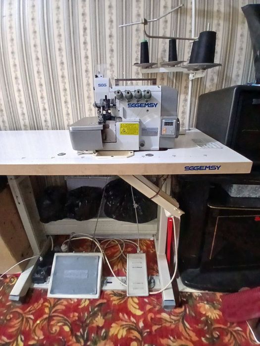 Tikuv mashinasi va Averlog kamplekt