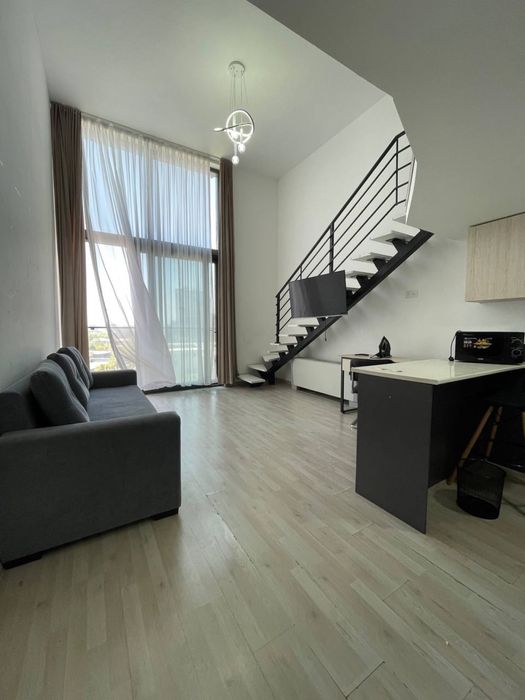 Люстра яркая регулируемая