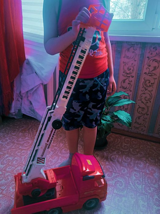 Продам машину игрушку