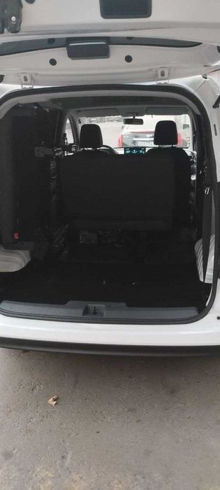 автомобиль WULING