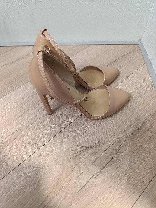 Продаются босоножки