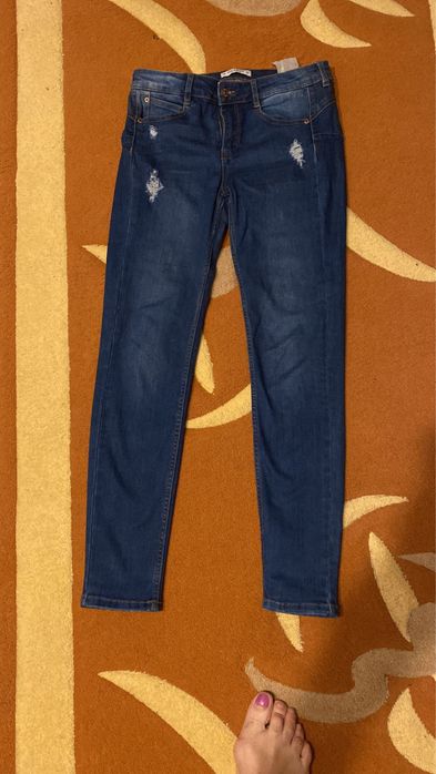 Blugi albastrii lungi