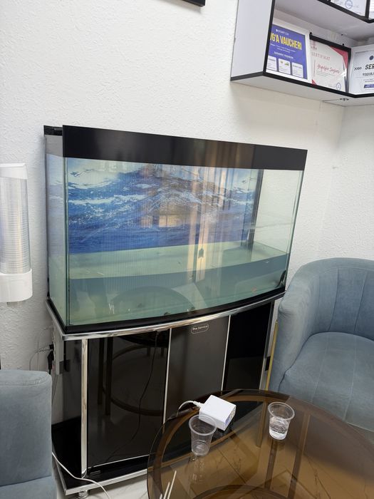Akvarium sotiladi 160 litrli butun podstavkasi blan