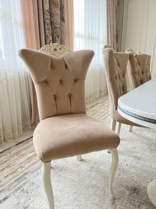 Стол стулья для гостиной