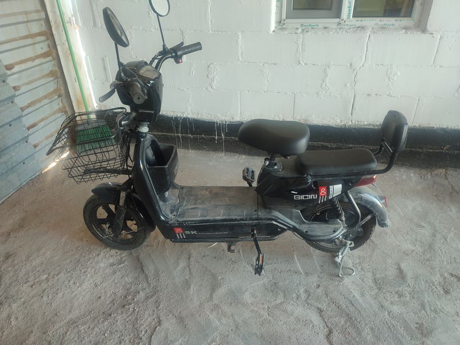 Продаётся Электроскутер SK8