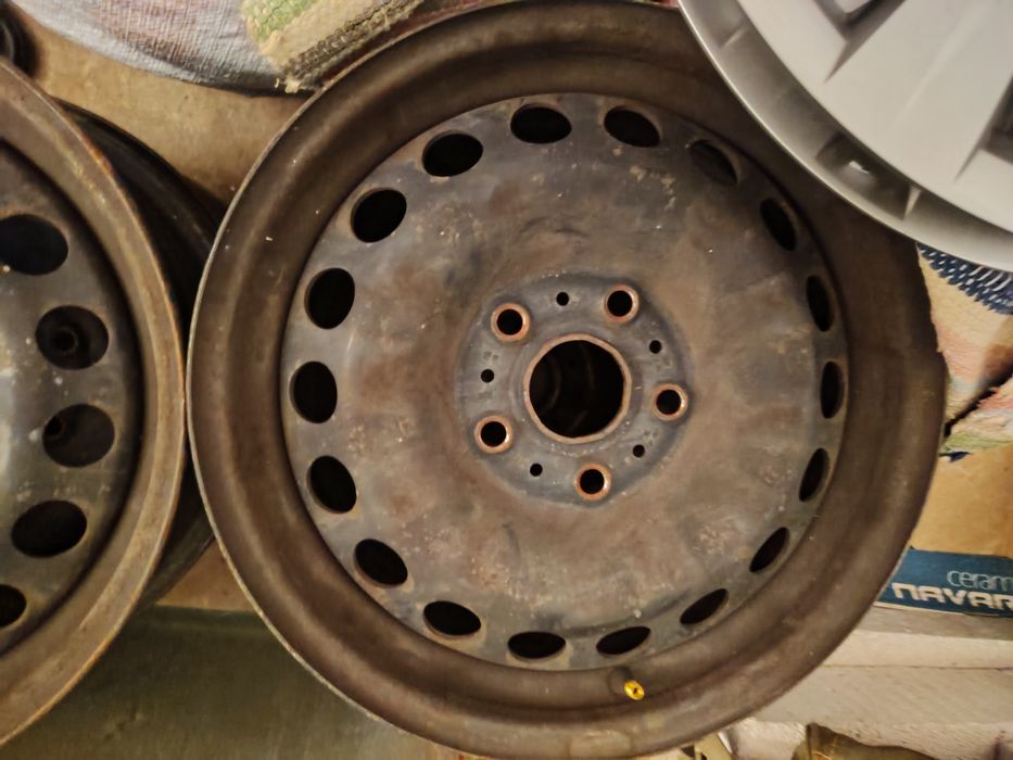 Set jante tablă R15 + capace originale Volskwagen R15