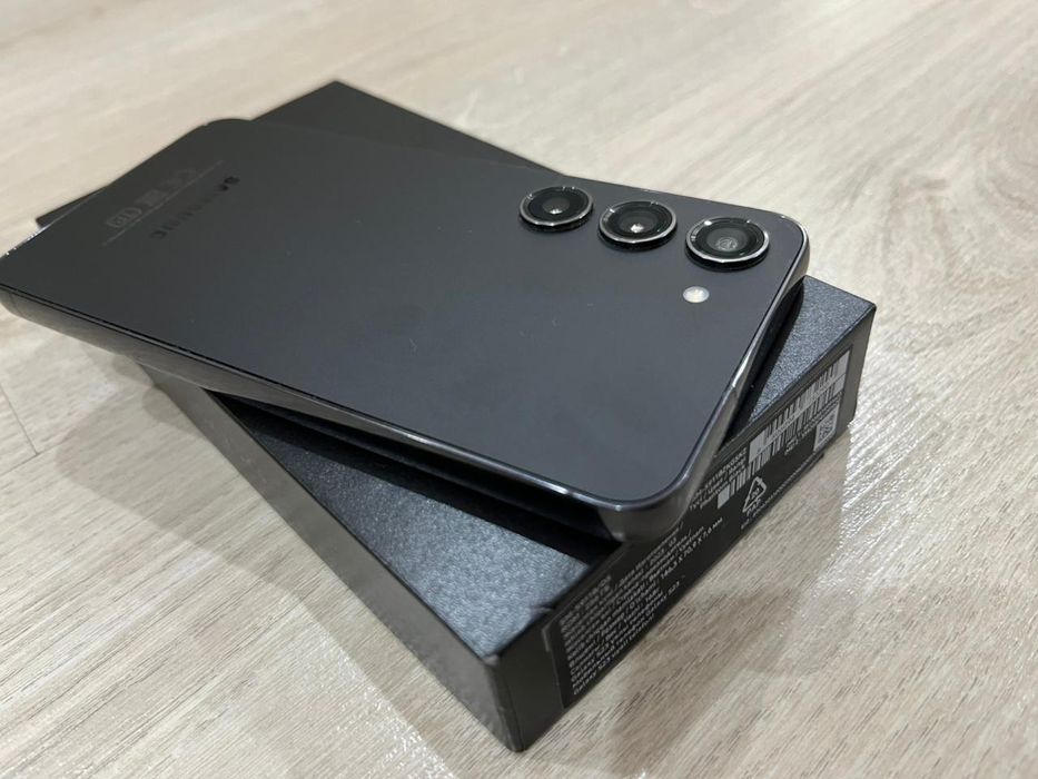 Самсунг S23 256Гб