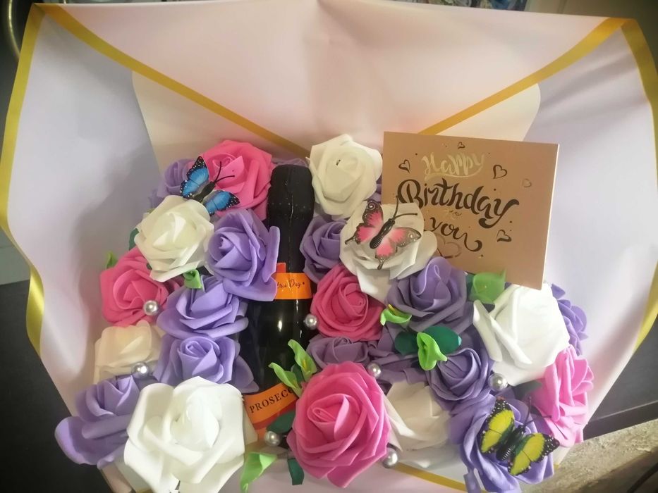 Кутия с цветя и вино