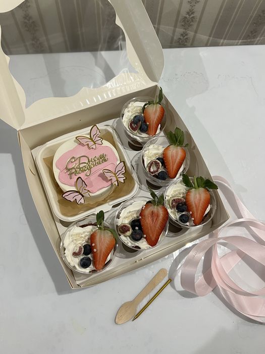 Клубника в шоколаде, бенто торты , подарки