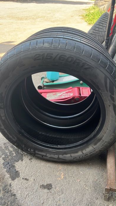 Продам резину 215/60/17