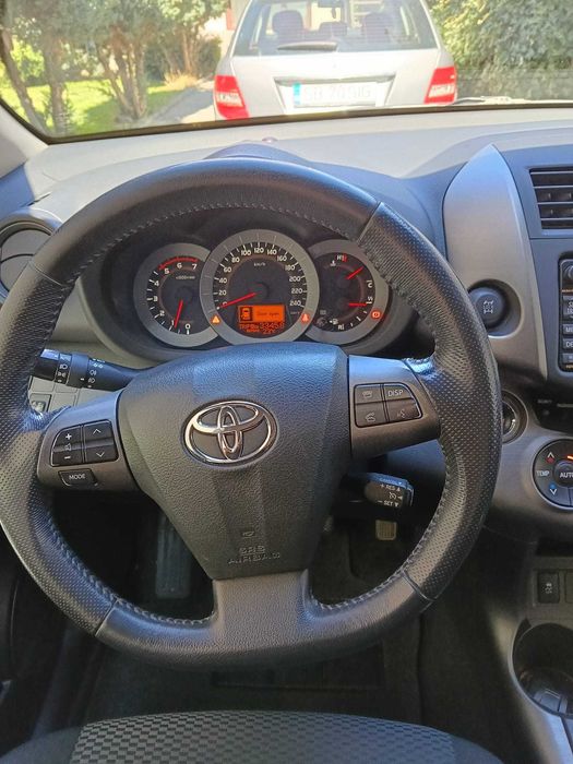 Mașină Toyota RAV4 2009