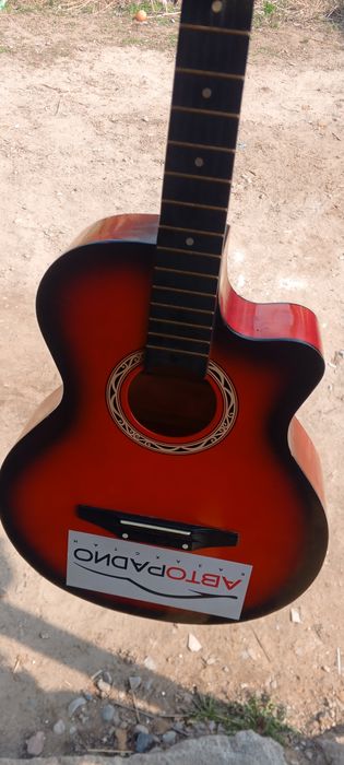 Продам гитарю очень срочно нужны деньги