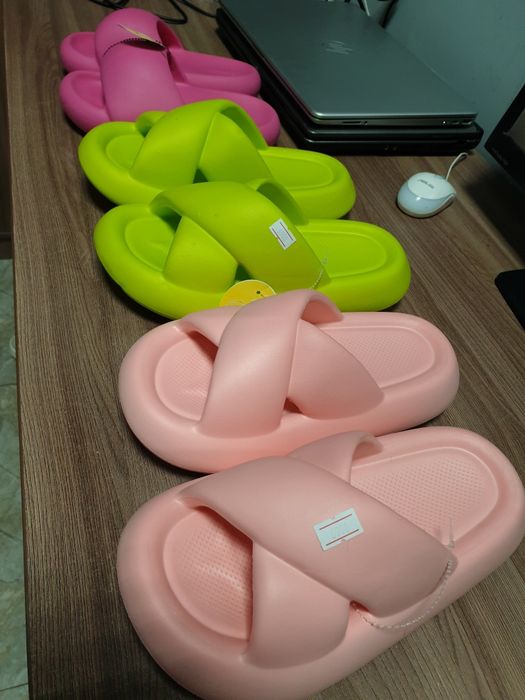 Стильные милые сланцы по распродаже