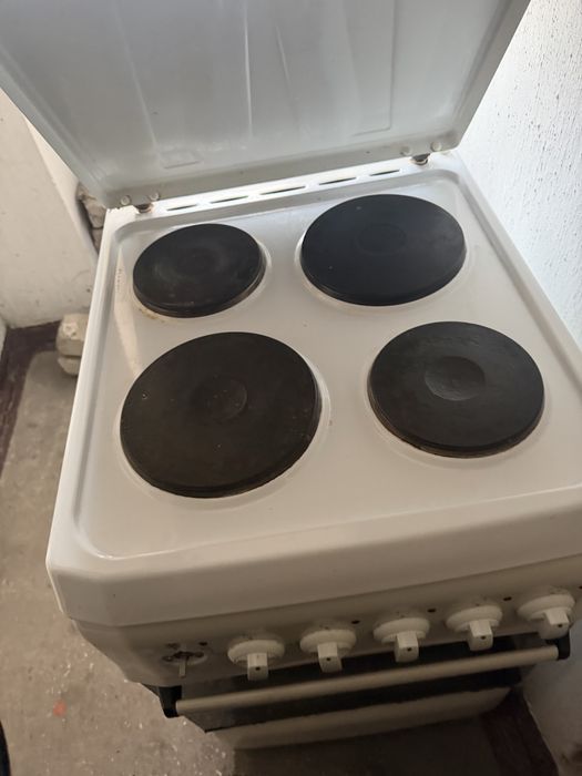 Продам электроплиту Ava