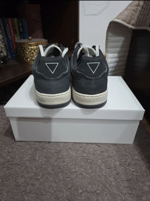 Adidași GUESS originali,ca noi,cu cutie,purtați  de cateva ori
