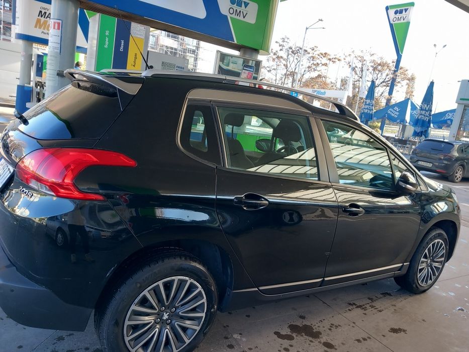 Лек автомобил Peugeot 2008,аутлендър,1.2 бензин 82 к.с.реални 23 640км