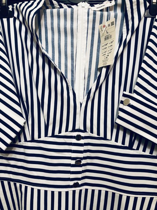 OFERTĂ - Rochie Reserved, nouă, superbă, navy, cu nasturi decorativi